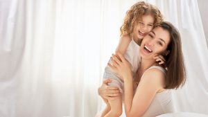 Escuchar la voz de tu madre al teléfono equivale a un abrazo