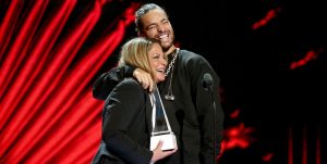 El comentado beso entre la Dra. Polo y Maluma