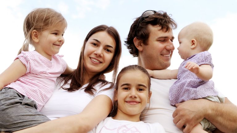 Tener 3 hijos es el número que más estresa a madres y padres según estudio