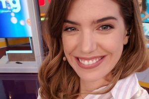 ¿Igual que las Kardashian? Hija de Millaray Viera se luce con tutorial de maquillaje a su mamá en redes sociales