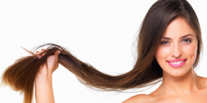 Los 5 estilos de balayage con los que atreverte si tienes el pelo oscuro