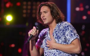 La extraña excusa de Toarii Valantin por olvidar la letra en el homenaje a Emmanuel