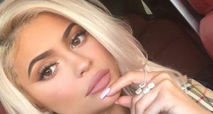 Kylie Jenner no aguantó más y volvió a retocarse los labios