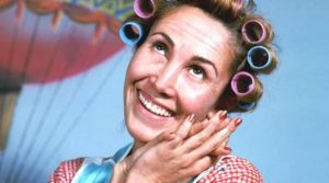 "Doña Florinda" se actualizó: ¡Es youtuber y fashion blogger!