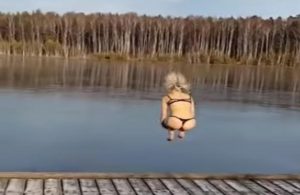 Doloroso salto de joven a lago congelado y en ropa interior se hizo viral