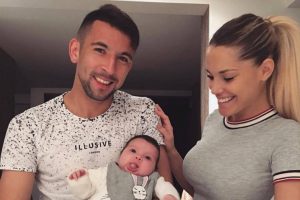 Gala Caldirola decide sorprender al "Huaso" Isla al llegar a Chile