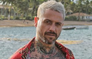 Pascual Fernández respondió a usuaria que lo trató de homosexual por foto desnudo