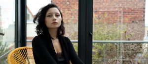 Mujer sufrió deformación de su rostro tras tinturar su pelo