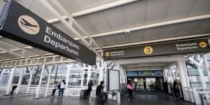 Comisión de cultura aprueba cambio de nombre del Aeropuerto de Santiago a Pablo Neruda