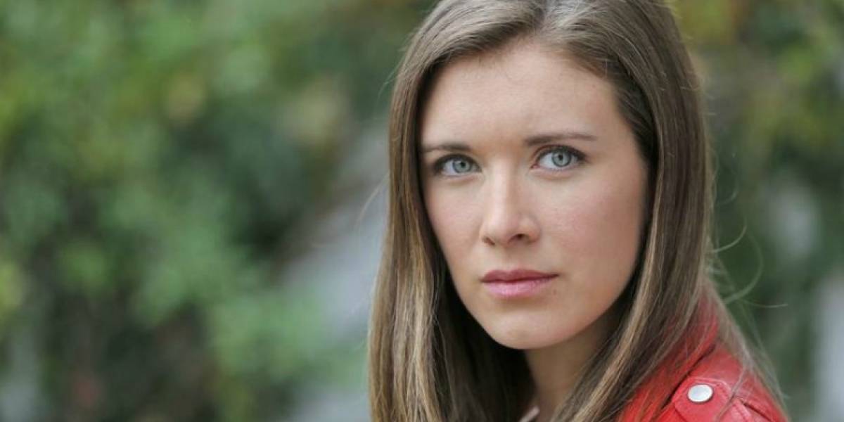 Carla Jara publica foto de infancia donde luce idéntica a su hijo