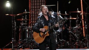 "Casi muere": la complicada cirugía estética que dejó irreconocible al vocalista de Maná