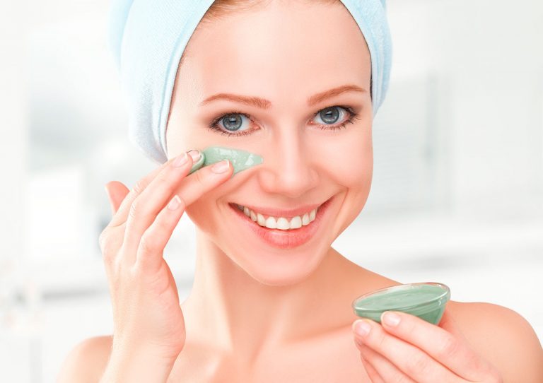 Rejuvenece tu rostro con esta mascarilla de cilantro, harina y leche