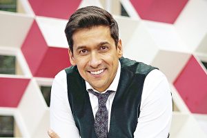 Rafael Araneda regresa a “Rojo” para celebrar su aniversario