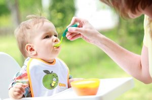 Alimentos que es mejor evitar durante el primer año de tu bebé