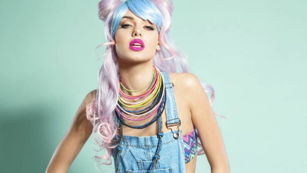 Descubre la prenda noventera que será furor este verano