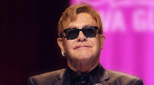 Elton John defiende a Harry y Meghan tras las críticas por sus vacaciones