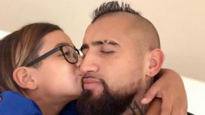 Arturo Vidal dedica mensaje de apoyo a su hijo por Copihue de Oro y recibe hilarante comentario de Pollo Castillo