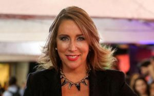 Jennifer Warner se autrotrollea con foto que alude a clásica broma que le hacen