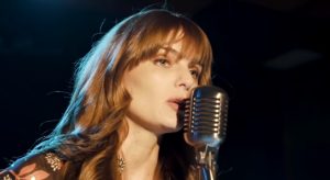 Josefina Montané saca aplausos con su faceta de cantante interpretando canción de Gervasio