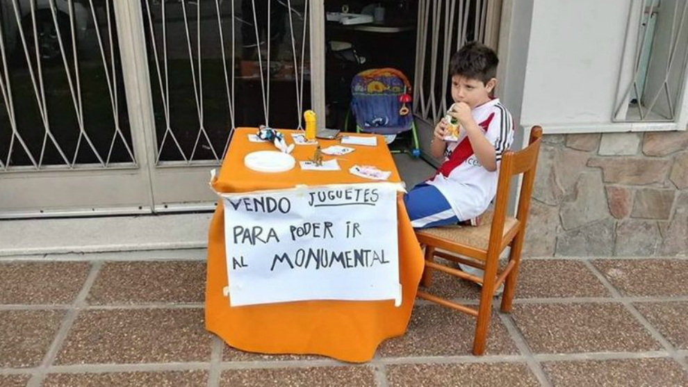 ¡Qué ternura! Niño de 6 años vende sus juguetes para ver la final de la Copa Libertadores