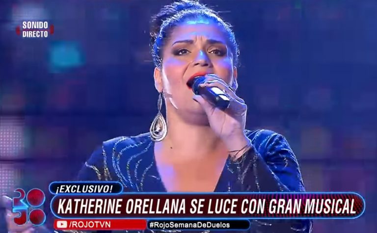 Hasta con musical: Así fue el regreso de Kathy Orellana a "Rojo"