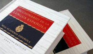 RAE confirma rechazo a lenguaje inclusivo y expresiones como "todxs" y "todes"