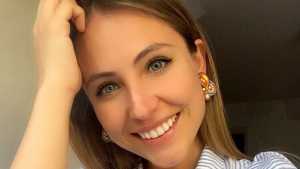 Innecesario: Ángela Duarte recibe duro comentario sobre sus pechos y cibernautas la defienden