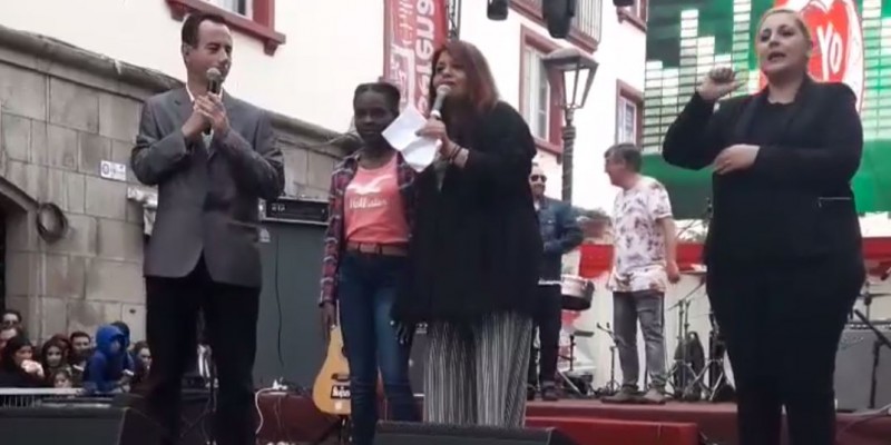 Niña haitiana se hizo viral por emotiva interpretación de "Abrázame" de Cami