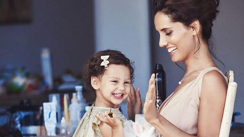 Hija de Leonor Varela se llena de aplausos por su bello espíritu navideño