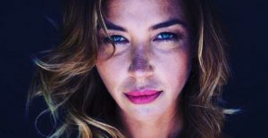 Francisca Merino se luce posando en trikini a sus 45 años