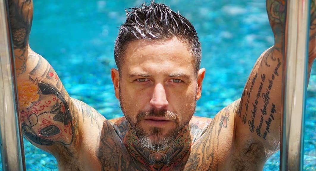 Pascual Fernández recibe duros comentarios tras publicar nueva foto desnudo