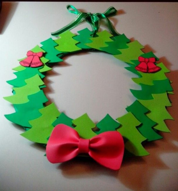 Realiza esta corona decorativa navideña junto a tus hijos 