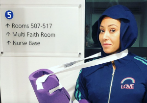 Mel B, de las Spice Girls, terminó en urgencias tras caer por las escaleras