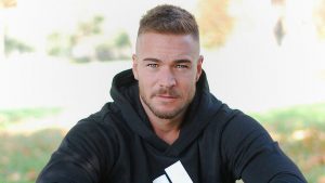 Tony Spina tiene nuevo romance con mujer 20 años mayor