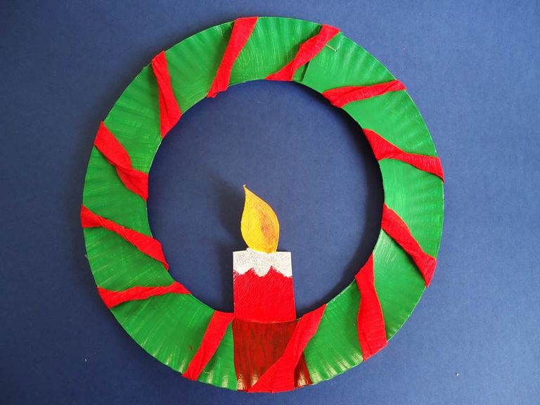 Realiza esta corona decorativa navideña junto a tus hijos 