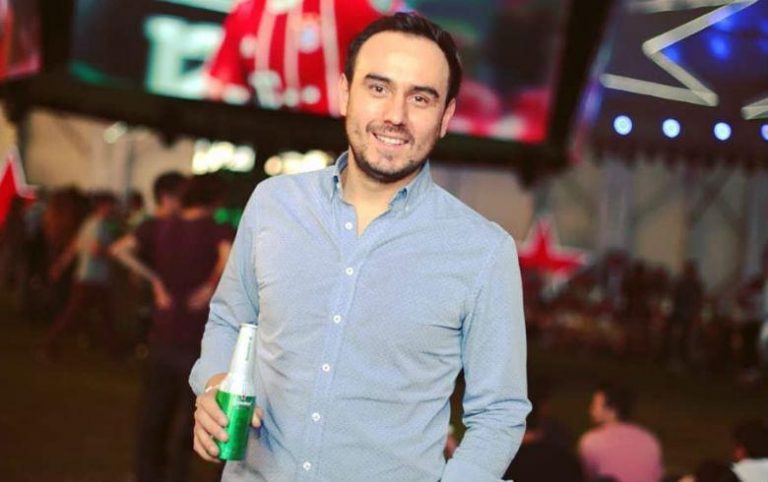 César Campos fue sorprendido con emotivo mensaje de su pareja en "Mucho Gusto"