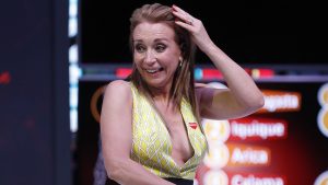 La 'grúa televisiva' no la movió: Karen Doggenweiler sigue en TVN y conducirá particular programa
