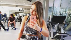 Nicole 'Luli' Moreno comparte foto en gym con ex "Axe Bahía" y el foco estuvo en su entrepierna