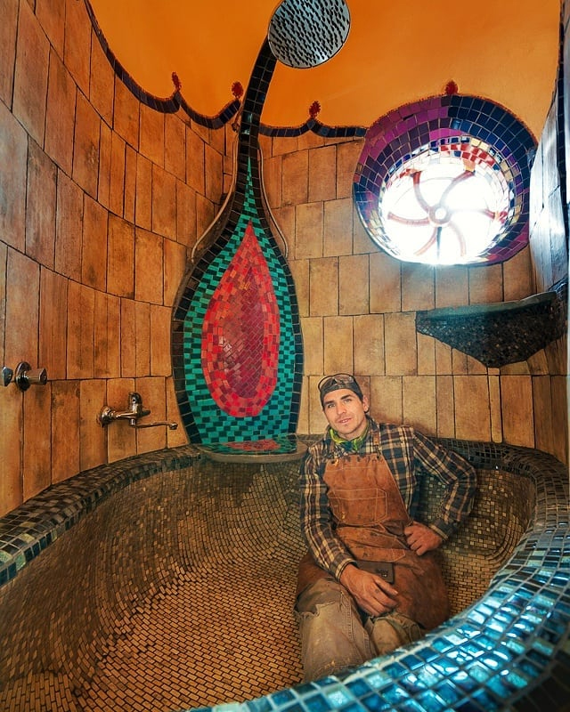 El significado que tiene la ducha de Pangal Andrade: "Es un baño erótico"