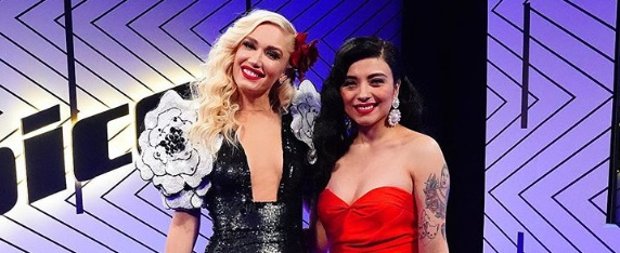 Mon Laferte se lució junto a Gwen Stefani en show para versión estadounidense de "The voice"