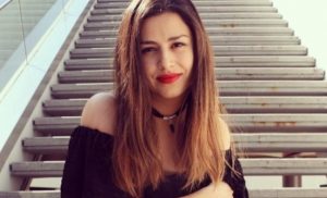 Ahora es rubia: Karla Melo saca aplausos con su nuevo look