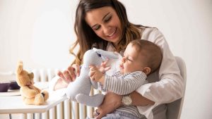 Cómo involucrar al hermano mayor en el cuidado del nuevo bebé