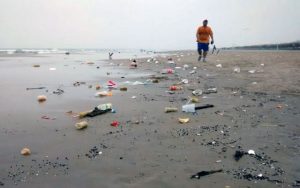 No botes basura: estas son las multas por ensuciar playas, ríos o parques