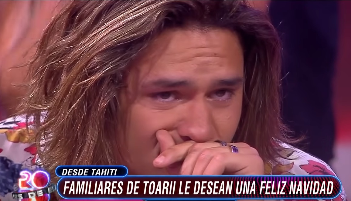 Lo hizo llorar: Toarii Valantin recibió especial regalo navideño en "Rojo"