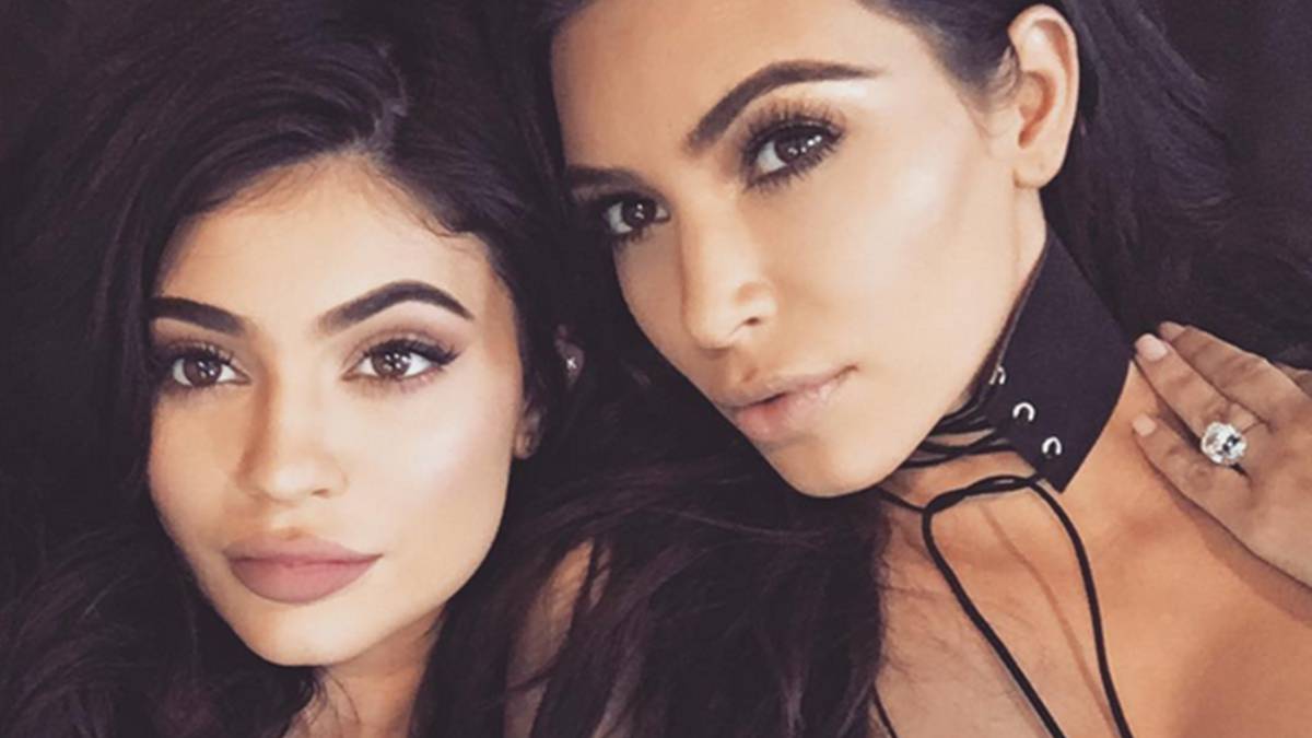El impactante parecido de dos hermanas con Kim Kardashian y Kylie Jenner