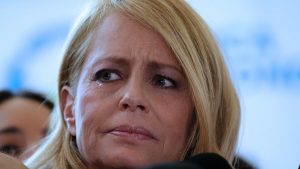 Cecilia Bolocco molesta por vacaciones de Carlos Menem en Uruguay