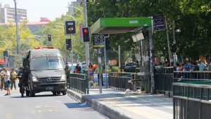 Explosión en paradero del Transantiago dejó a cuatro lesionados