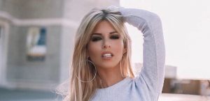 Oriana Marzoli sorprende con recatado nuevo look