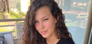 Michelle Carvalho sorprende al presentar a su joven madre en redes sociales