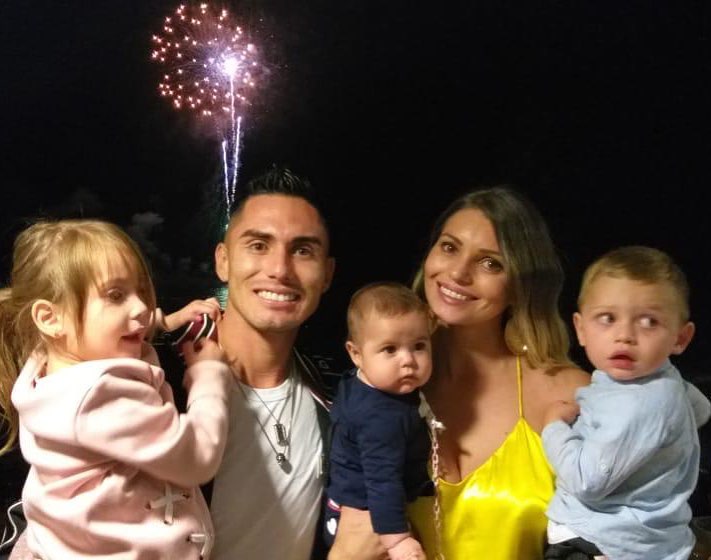 Faloon Larraguibel muestra su tonificado abdomen a meses de dar a luz